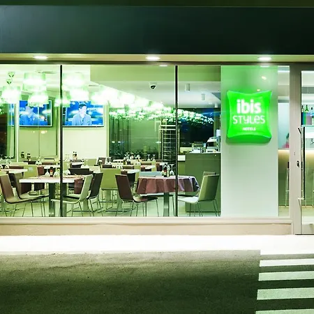 Ibis Styles Lleida 호텔 2*