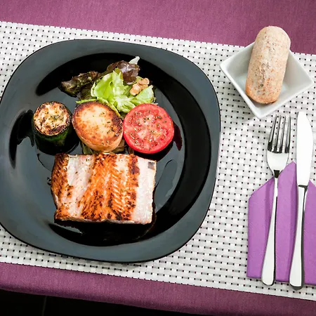 Ibis Styles Lleida 호텔