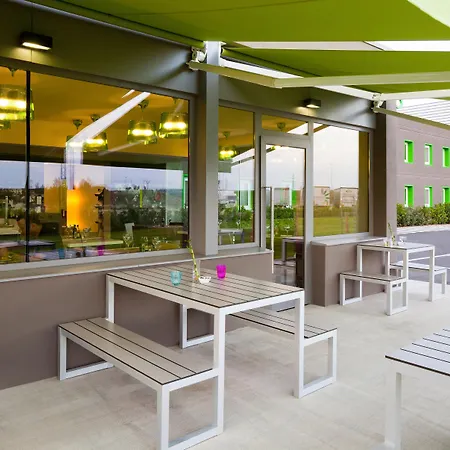 Ibis Styles Lleida 호텔 2*