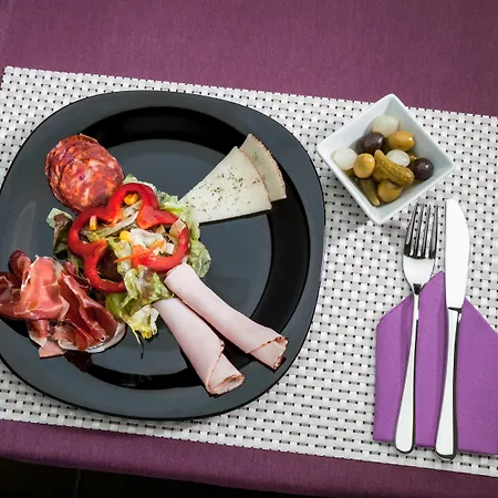 Ibis Styles Lleida تورّيفارّيرا