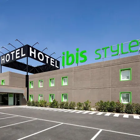 Ibis Styles Lleida 호텔