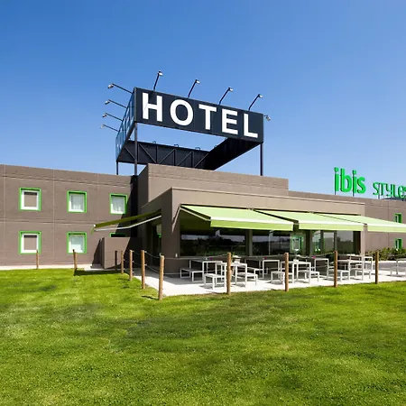 Ibis Styles Torrefarrera 2* Торрефаррера