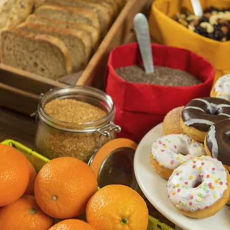 莱里达朵雷法勒拉宜必思尚品酒店 2*