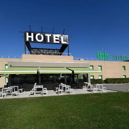 Ibis Styles Lleida 2*
