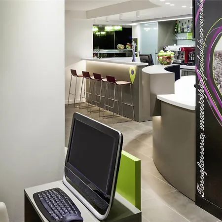Ibis Styles Lleida מלון 2*