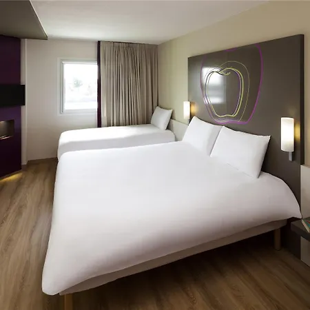 Ibis Styles Lleida מלון