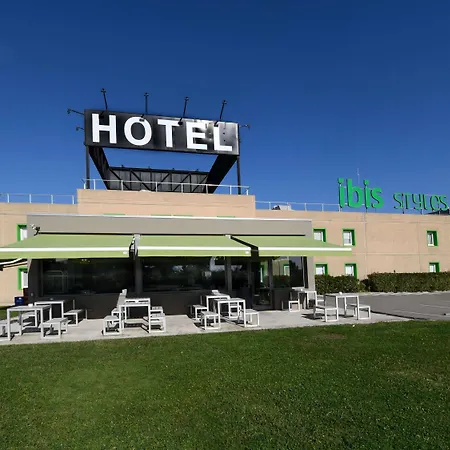 Ibis Styles Torrefarrera Hotel Torrefarrera