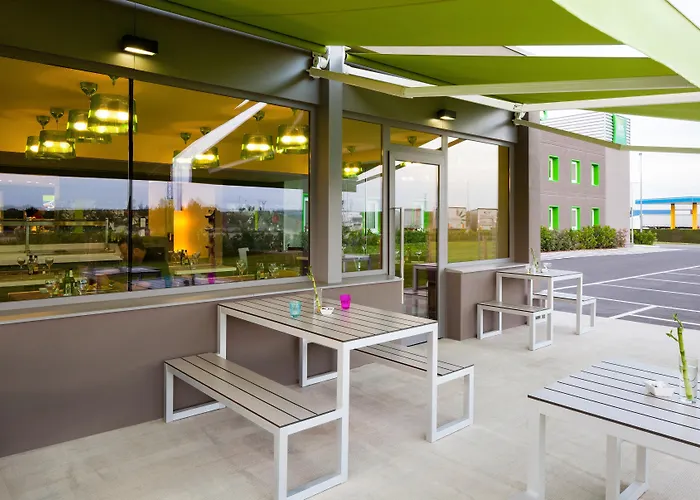 Ibis Styles Torrefarrera Hotel 2*