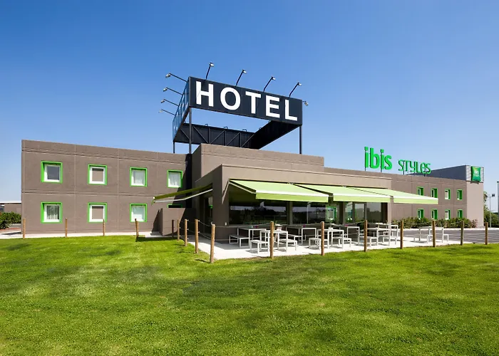 Ibis Styles Lleida 2* تورّيفارّيرا