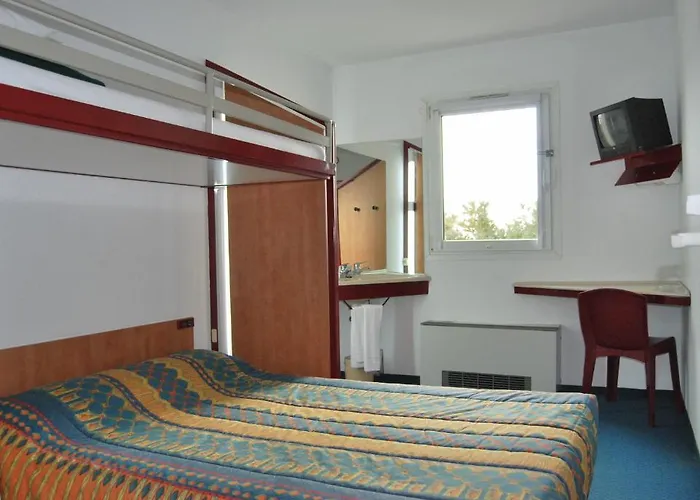 Ibis Styles Lleida מלון